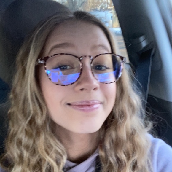 Meet your Posher, Carly - Picture 1 of 1